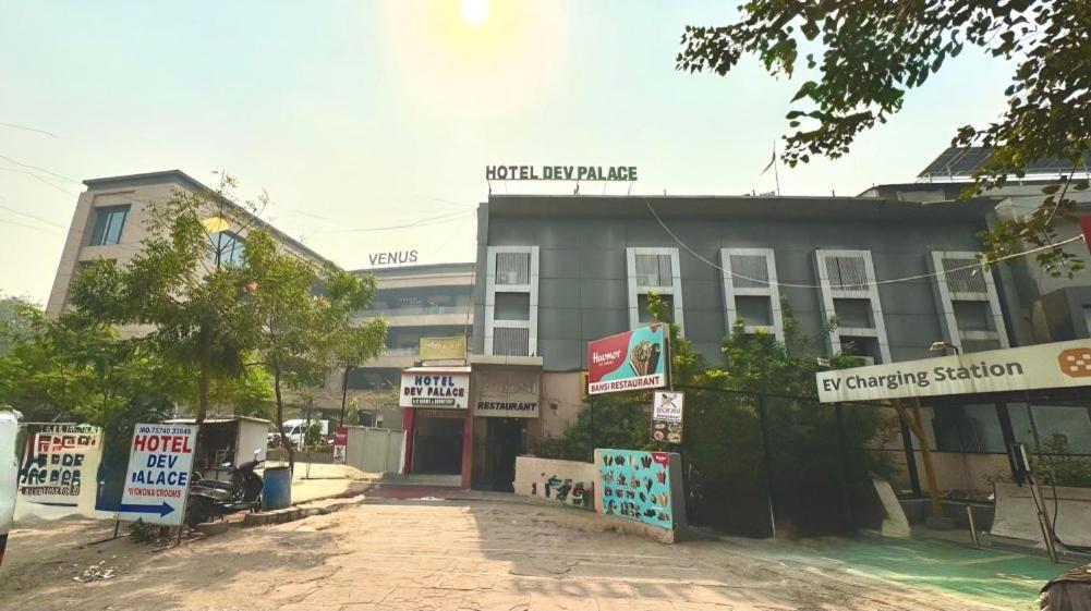 Hotel Dev Palace Ахмедабад Екстериор снимка